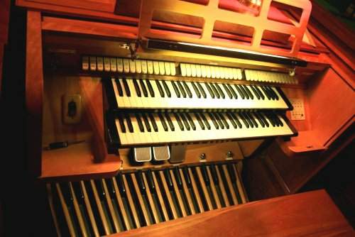Console of Wicks organ at Old North Methodist