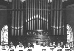 Old Giesecke
                organ at St. Lucas UCC in Evansville